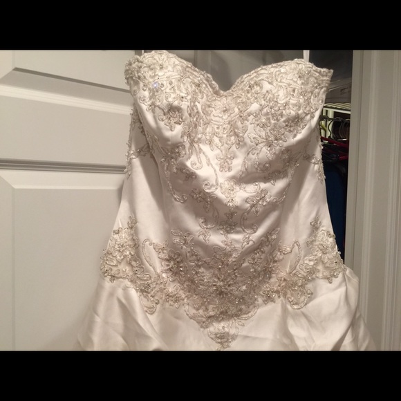 Wedding dress - Picture 5 of 8